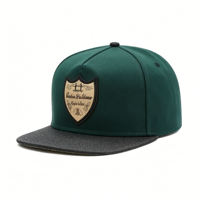 Gorra Snapback Deportiva y Formal de 5 Paneles con Parche de Escudo Personalizado, Bordado 3D, Verde Oscuro, 100% Lona de Algodón, Visera Plana Rígida