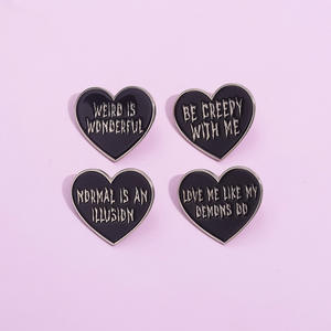 Stock caliente nuevo diseño Pin lindo negro corazón letra dibujos animados Metal broche solapa Pin como regalo <span class=keywords><strong>ropa</strong></span> <span class=keywords><strong>para</strong></span> mujeres o amigos Decoración - Product Image 1