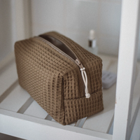 Pochette cosmétique personnalisée en tissu gaufré, sac à maquillage moelleux à motif damier, pochette cosmétique portable avec poignée