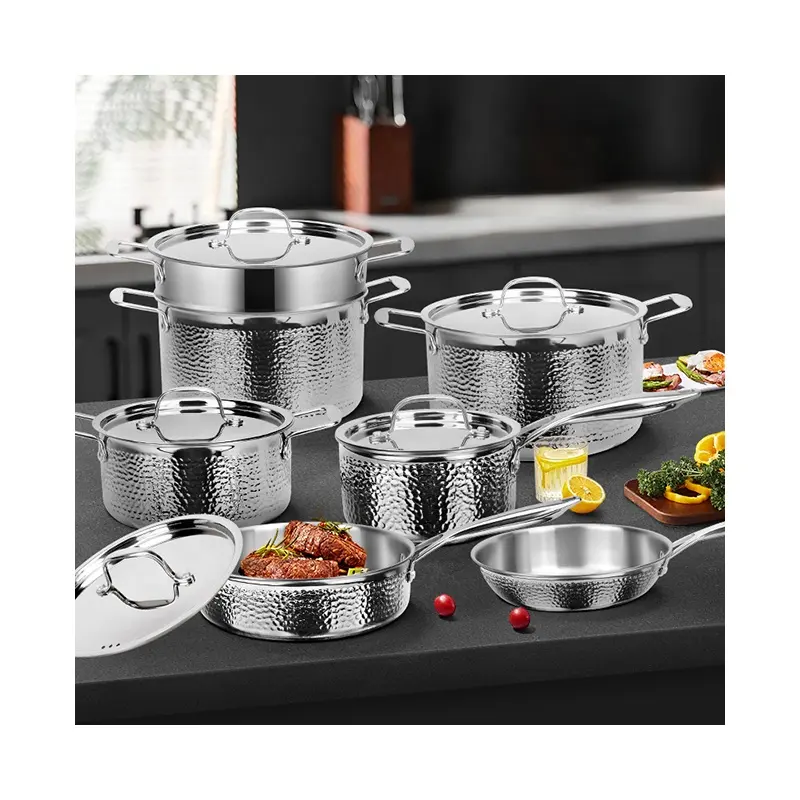 Großhandel 12-teiliges Luxus-Küchen-304-Dreifach-Edelstahl-Kochkannen- und Pfanne-Set mit Hammermuster-Design