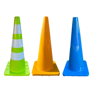 Cône de signalisation réfléchissant en plastique 700 mm, style standard sur pied pour zones de construction, feuille prismatique haute intensité - Product Image 2