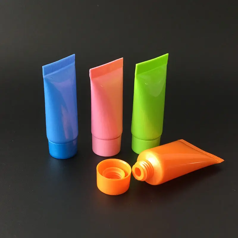 FTS 5ML produce all'ingrosso Logo personalizzato vuoto Pe plastica spremere crema tubo cosmetico morbido con vite a forma di poligono sul coperchio