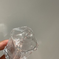 Flacon de parfum en verre côtelé vertical de 50 ml avec bouchon noir, boîte cadeau personnalisée et sac en papier, ensemble d'emballage pour parfum