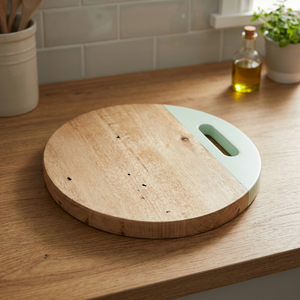 Tabla de cortar redonda de madera con mango, bicolor natural y verde menta, para decoración de cocina y mesa, ideal para Ramadán. - Product Image 1
