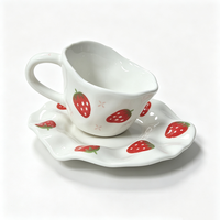Tasse à café et soucoupe en céramique en forme de fraise façonnée à la main, 200 ml, forme ondulée irrégulière, pour la maison et le café