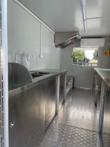 Camion Fast Food commerciale completamente attrezzato per hot dog Chips gelato <span class=keywords><strong>Mobile</strong></span> succhi Bar Catering rimorchio con snack di caramelle - Product Image 4