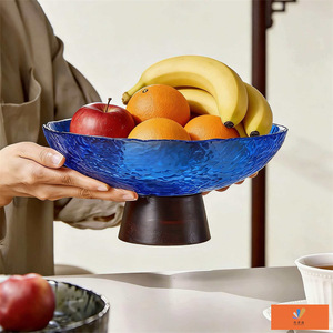 Bol à fruits en verre sur pied, rond, avec base en bois, pour la maison et les fêtes - Product Image 1