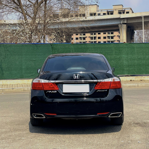 Sedán <span class=keywords><strong>2014</strong></span> de <span class=keywords><strong>Segunda</strong></span> <span class=keywords><strong>Mano</strong></span>, 4 Puertas, 5 Plazas, Transmisión Automática, Asientos de Cuero, Neumáticos R19, Volante a la Izquierda, Color Oscuro, Cámara Trasera de 360° - Product Image 3