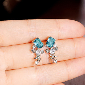 Orecchini a Perno Geometrici Irregolari con Motivi Floreali per Donne, Accessori per Orecchie da Indossare Quotidianamente, per Outfit Casual e Regalo - Product Image 5