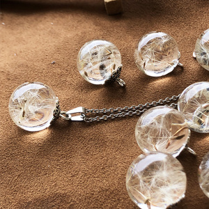 Collana con Ciondolo da Donna in Resina Epossidica Ecologica con Semi di Dente di Leone Gioiello Ispirato ai Fiori con Funzione Portafortuna Idea Regalo per Ragazze - Product Image 4