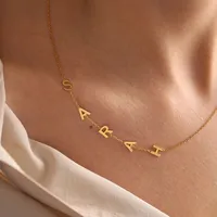 EMANCO Collier ras du cou classique plaqué or 14 carats avec pendentif lettre, breloque personnalisable, collier avec nom, patchwork 26 lettres, bijoux fins pour femme