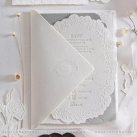 Carte d'invitation de mariage personnalisée en papier de coton fait main, avec motifs floraux et texte en relief, pour invités (finition gaufrée et débossée)