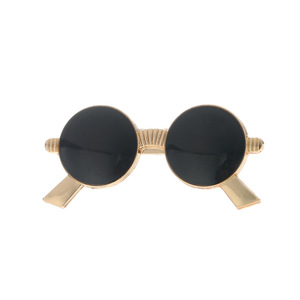 Mini broche lunettes de soleil en alliage plaqué noir, accessoire de mode unisexe, collection Printemps 2024 - Product Image 5