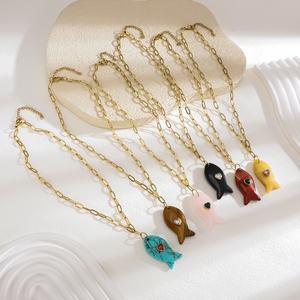 Collar de Acero Inoxidable de Moda Europeo-Americana <span class=keywords><strong>2026</strong></span> para Mujer, Nuevo Colgante de Piedra Natural con Tallado de Concha de Pescado Grande con Incrustaciones de Circonita - Product Image 3