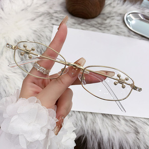 Montures de lunettes ovales avec bordure dorée et détails en diamant, monture complète pour femmes, verres en PC, protection UV 100% - Product Image 1