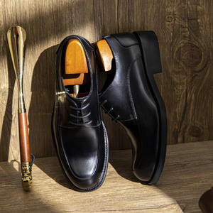 Chaussures en cuir à bout épais pour hommes - Nouveau style britannique, chaussures habillées formelles, en cuir véritable, design respirant - Product Image 1