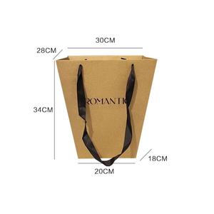 Sacs en papier kraft brun personnalisés en gros avec logo, sacs cadeaux carrés pour fleurs, sacs d'emballage vintage pour fleurs - Product Image 6