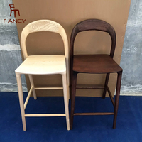 Tabouret de bar en bois massif avec dossier bas, chaise de comptoir de style nordique pour restaurant, café, bar, mobilier commercial et hôtelier
