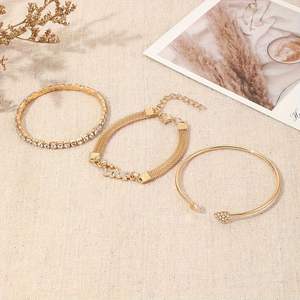 Conjunto de Pulseras de Cristal en Tono Dorado para Mujer, con Diseño de Corazón y Amor, Brazalete Abierto con Pedrería, Regalo de Joyería 2024 - Product Image 1