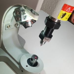 Máquina Remachadora Pequeña para Perforar Botones y Reforzar Agujeros Circulares, Máquina Remachadora de Cuero RN-5024D - Product Image 6