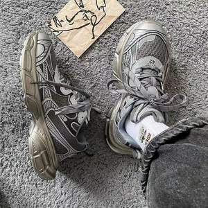 Nouvelles Chaussures Décontractées de Sport Été 2025 pour Hommes et Femmes, Style Dad Shoes avec Fermeture Chaussette, Tige en Maille, Design Tendance et Assortiment de Couleurs - Product Image 2