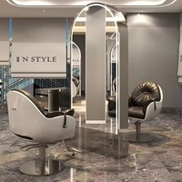 Meubles de magasin de luxe de haute qualité trois places Table miroir de salon station de barbier ovale en or avec Led