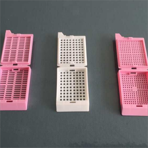 Casete de incrustación de tejido multicolor para sujetar la muestra de biopsia de forma segura - Product Image 5