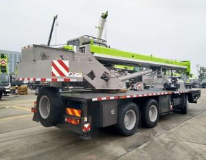 Solución Todoterreno Confiable, Grúa de <span class=keywords><strong>Tres</strong></span> <span class=keywords><strong>Ejes</strong></span> de 25 Toneladas, Modelo ZTC250V532, para una Operación Estable en Terrenos Difíciles - Product Image 4