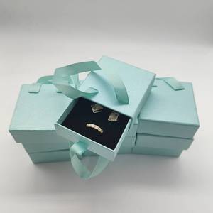 Caja Azul Perla de Alta Calidad |   Estuche Deslizante para Joyas de 8 cm |   Fabricante Sostenible - Product Image 4