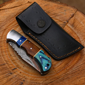 Couteau de chasse en acier Damas avec manche en bois et étui en cuir, couteau pliant professionnel pour l'extérieur, personnalisable en couleur et logo (OEM) - Product Image 2