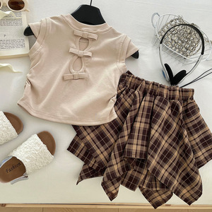 Set Due Pezzi Estivo per Ragazze in Stile Coreano: <span class=keywords><strong>T</strong></span>-<span class=keywords><strong>shirt</strong></span> a Maniche Corte Ricamata e Gonna Irregolare a Quadretti con Fiocco - Product Image 2