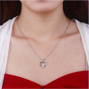Nouveau <span class=keywords><strong>Collier</strong></span> Pendentif Cœur de Volleyball en Alliage de Cuivre Blanc avec Diamant, Accessoire Sportif Simple - Product Image 4