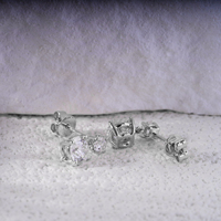 Boucles d'oreilles classiques unisexes Starsgem, diamant de laboratoire rond brillant de 1,4 ct (5,5 mm), couleur D, or blanc 18 carats plaqué rhodium