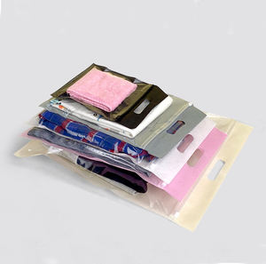 Bolsa Ecológica Reutilizable con Cierre Ziplock, Transparente y de Material No Tejido, para Almacenamiento de Ropa y Viajes, con Asa - Product Image 3