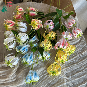 Fleurs artificielles en soie Gloriosa Lily pour décoration de mariage, style romantique et rêveur, arrangement floral - Product Image 2