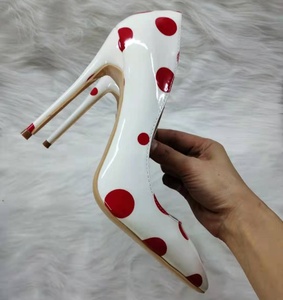 Chaussures pour femmes en cuir à pois rouges, sexy, à talon aiguille, bout pointu, talons hauts de 12 cm, escarpins pour soirée - Product Image 3