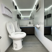 Remorque de toilettes mobiles de luxe Goeasy à 3 compartiments, équipée de sièges de toilettes, de robinets et d'un système de traitement des eaux usées.