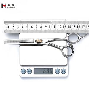 Ciseaux à <span class=keywords><strong>cheveux</strong></span> professionnels en acier inoxydable japonais de 6,0 pouces personnalisables, ciseaux de barbier de haute qualité pour la coiffure - Product Image 4