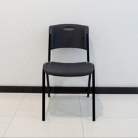Chaise d'étudiant confortable en plastique empilable pour salle de classe et formation
