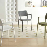 Chaise de salle à manger moderne nordique empilable et mobile en plastique souple pour la maison, la salle à manger et le restaurant