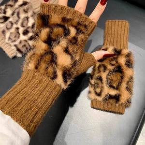 Mitaines d'hiver en fausse fourrure léopard pour femme, chaudes et douces, sans doigts, chauffe-bras en acrylique pour étudiante - Product Image 4