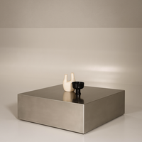 Table basse italienne durable et minimaliste en acier inoxydable massif, finition brossée mate, mobilier moderne pour salon, réception d'hôtel