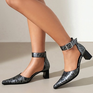 Sandales d'été à talons carrés courts de 7 cm pour femmes, avec boucles à la cheville et découpes, escarpins confortables pour le bureau - Product Image 3