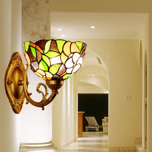 Ouhaodi Applique Murale en Verre Style Européen Créatif Pastoral, Lumières en Forme de Pétale, Colorée, pour Bar, Couloirs, Chambres, Chevet - Product Image 1