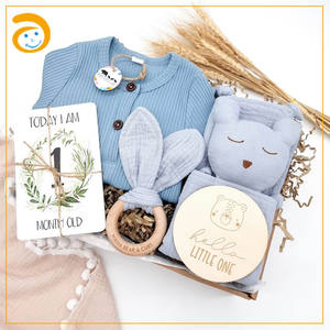 Printemps <span class=keywords><strong>Automne</strong></span> Bébé Garçons Filles Combinaison Coton Ensemble Coffret Cadeau Bandeau Nouveau-Né Avec jalon en bois Cadeau de Naissance pour Bébé - Product Image 4