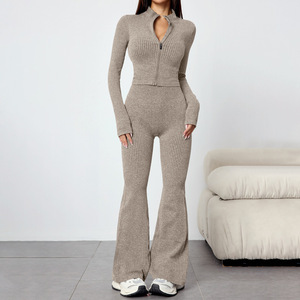 Ensembles de yoga automne-hiver 2 pièces respirants à séchage rapide en polyester/nylon, haut à manches longues et pantalon long évasé, tenue de sport rehausse-fesses - Product Image 4