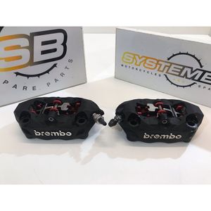Pinze Freno Brembo a 4 Pistoni Anteriori Nere per Prestazioni di Frenata Moto - Product Image 2