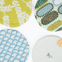 Sous-verres en tissu brodé, design floral géométrique personnalisé, sous-verres en tissu multicolores pour la décoration de table