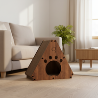 Griffoir pour chat triangulaire moderne et écologique de qualité supérieure avec emballage en carton, édition de Noël pour les grands chats à la maison