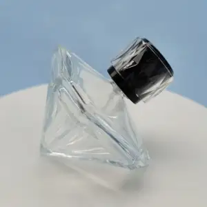 Grand flacon de parfum en verre de 70ml 50ml personnalisé pulvérisateur de parfum en forme de diamant en verre avec boîte